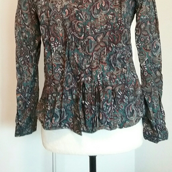 Cute and colorful top. - Picture 2 of 4